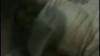 लड़का अपने हाथों में एक कैमरा और कैंसर के साथ एक परिचित लड़की रखती है