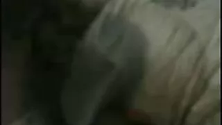 लड़का अपने हाथों में एक कैमरा और कैंसर के साथ एक परिचित लड़की रखती है