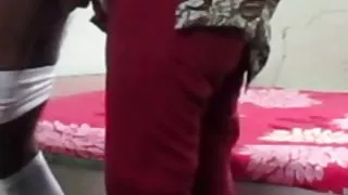 सेक्सी लाल बालों वाली लड़की fucks यार में रसोई