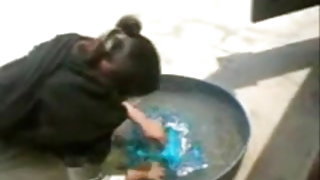 श्यामला के पैरों के बीच डिक रोपण टैटू पति