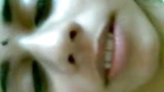 वह एक रूसी लड़की है जो एक डिक चूसा और यह पेशाब करने के लिए दिया गया था ।