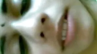 वह एक रूसी लड़की है जो एक डिक चूसा और यह पेशाब करने के लिए दिया गया था ।