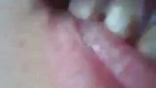 हम समुद्र तट पर मिले और उनमें से तीन झाड़ियों के पीछे पंगा लेना था