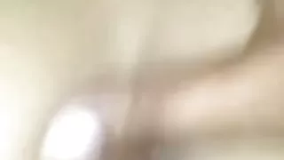 द्वारा पूल के बहुत सुन्दर काले बाल वाली पटाकर पड़ोसी और चूसा उसे एक बोल्ट