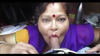 पूर्व बॉक्सर नहीं कर सका विरोध और टक्कर लगी है एक स्वस्थ डिक बेब के साथ चोटी वाली