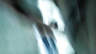 लालची स्व सड़क पर पैसे के लिए एक दोस्त दिया सही