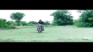 काम से इंतजार किया और आदमी को संतुष्ट युवा फैटी