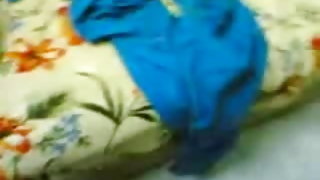 रूसी आराम करने के लिए आया था और समुद्र तट पर एक वयस्क अधिकार का मनोरंजन