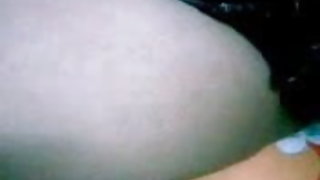 परिपक्व phallus के माध्यम से होजरी में driggled दोनों छेद