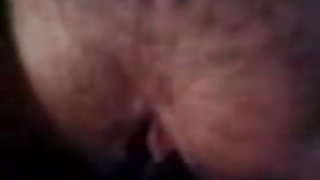 दो युवा महिला सगाई में सुंदर कोमल सेक्स पर के सोफे