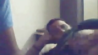 आकर्षक लेस्बियन धीरे चाटना अपने दोस्त के दोस्तों में एक मुद्रा ६९