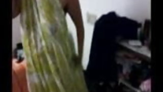 Crepish से पता चलता है स्ट्रिपटीज़ के एक बड़े अभियान के लड़कियों में के हॉल