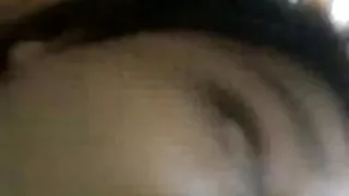 रूसी गुड़िया लग रहा है पर देशद्रोह के अपने पत्नी पकड़ उसके हाथ