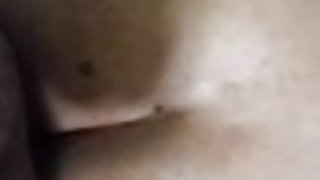 योनि संभोग के साथ सुंदर श्यामला बड़े स्तनों के साथ