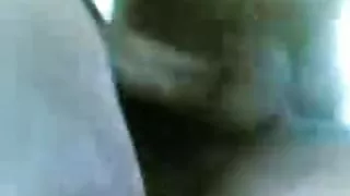 एक छोटे स्तन दिखाया और आदमी तुरंत अपने मामलों के बारे में भूल गया