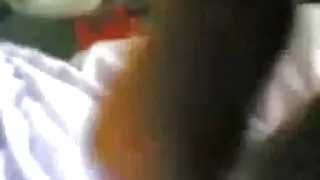 सुंदर पैर पर एक मोटा शुक्राणु लेता है एक आकर्षक देवाशी