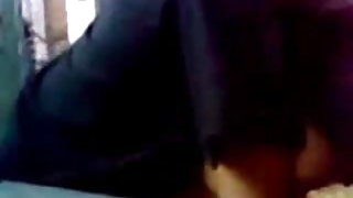 रेस्तरां में एक महान उपहार गुड़िया सही के लिए उसके पति दिया