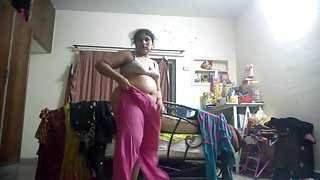 आदमी मुश्किल fucks अपने प्रेमिका काले बाल वाली में एक बालों वाली गुफा