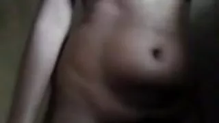 छात्र एक लड़की और एक नीली आंखों प्रेमिका रसोई घर में